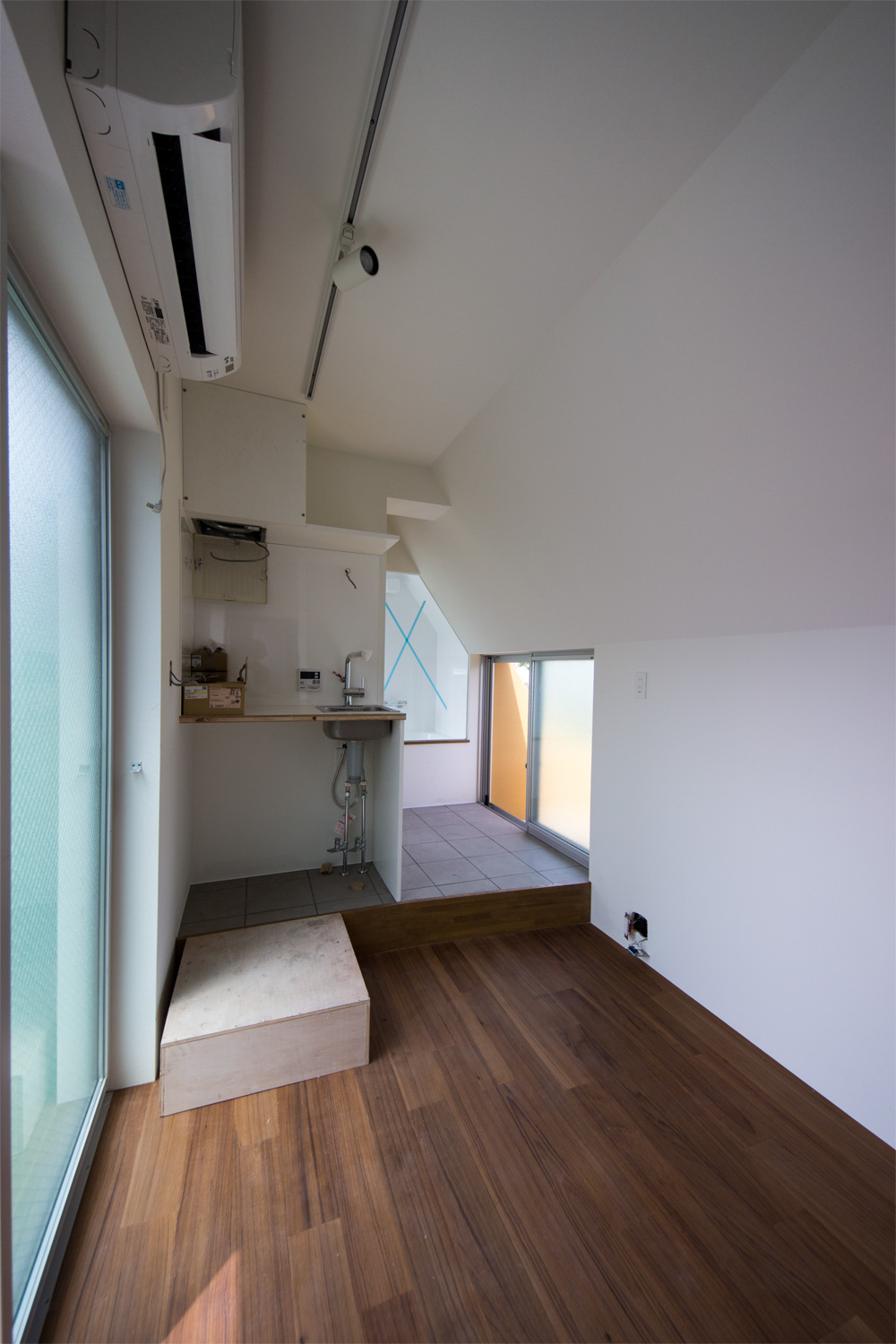 斜めの壁に恋をする病 狭い空間に恋をする病 物件ファン